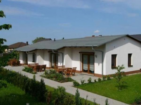 Ferienwohnung Zeesenboot mit möblierter Terrasse, Saal